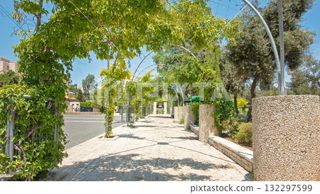 Replica of the Liberty Bell in Jerusalem timelapse hyperlapse - Liberty Bell Park 132297599