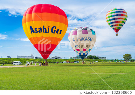 Suzuka Sky Festa, hot air balloons floating softly (Suzuka City, Mie Prefecture) Suzuka Sky Festa, hot air balloons floating softly (Suzuka City, Mie Prefecture) 132298660