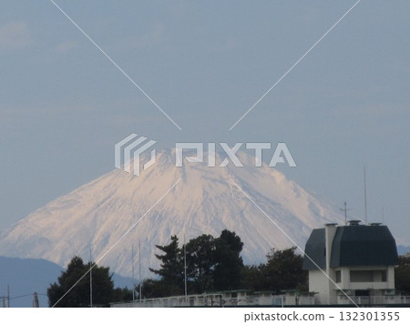 富士山的第一個雪冠 富士山的第一個雪冠 132301355