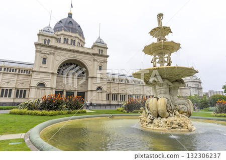 Melbourne, Australia - January 3, 2024 : The Carlton Gardens fountain at Royal Exhibition Building in Melbourne, Australia - January 3, 2024. 132306237