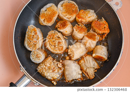 米紙金針菇捲配醬汁 132306468