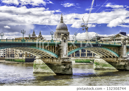 View of St. Paul Cathedral over Southwark Bridge, London, UK 132308744