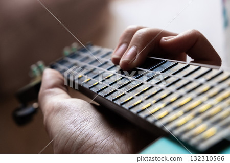 hand, playing, guitar 132310566