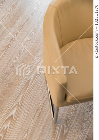 Elegant armchair 132311270