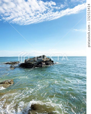 The sea and blue sky seen from the rocks 132313414