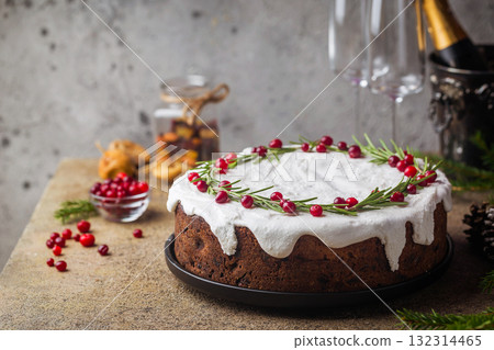 Traditional Christmas cake 132314465