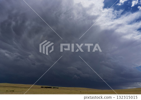 Storm clouds and mammatus clouds Storm clouds and mammatus clouds 132315015