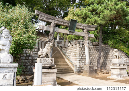 品川神社的雙龍鳥居(東京品川區/十月) 品川神社的雙龍鳥居(東京品川區/十月) 132315357