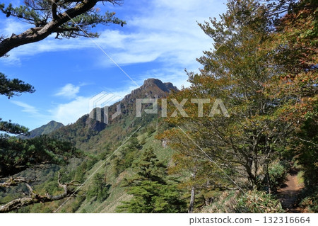 Walking the autumn mountain trails of Mt. Ishizuchi (Ehime Prefecture, Tsuchigoya Course) 132316664