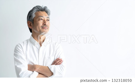 《AI image》Senior man with his arms crossed, thinking 132318050