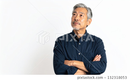 《AI image》Senior man with his arms crossed, thinking 《AI image》Senior man with his arms crossed, thinking 132318053