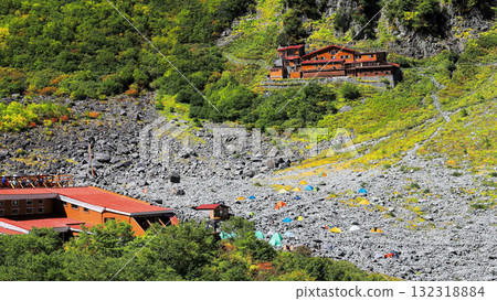 北阿爾卑斯的秋天、唐澤冰鬥、露營地風景 北阿爾卑斯的秋天、唐澤冰鬥、露營地風景 132318884