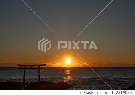 Torii and sunrise 132319038