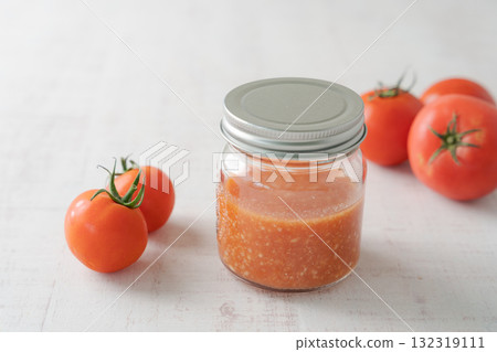 番茄和瓶裝番茄曲霉 番茄和瓶裝番茄曲霉 132319111