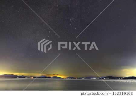瀨戶內獵戶座的冬季星空和冬季的銀河 瀨戶內獵戶座的冬季星空和冬季的銀河 132319168