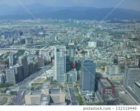 台北,台灣-03.11.2010:台灣歷史與風景:京華城毀滅前的信義規劃區、信義地區、松山地區、大屯火山群 台北,台灣-03.11.2010:台灣歷史與風景:京華城毀滅前的信義規劃區、信義地區、松山地區、大屯火山群 132319446