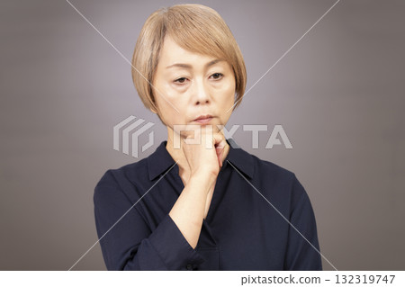 Negative senior woman 132319747