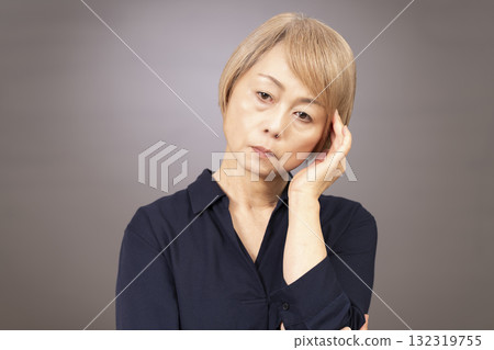 Negative senior woman 132319755