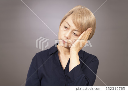 Negative senior woman Negative senior woman 132319765