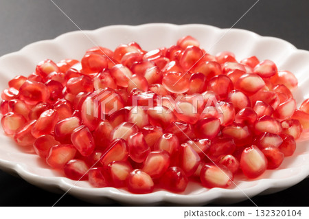 pomegranate pomegranate 132320104