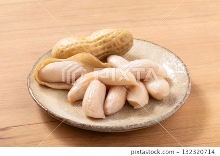 煮熟的生花生 煮熟的生花生 132320714