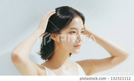 Woman taking care of her hair [Beauty advertisement] 132321112