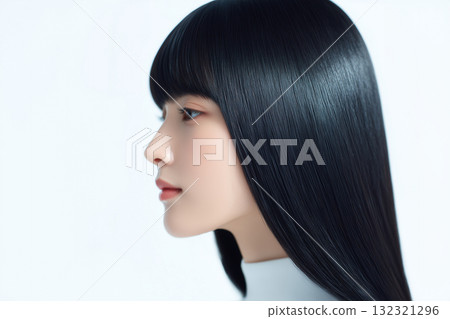 擁有美麗、有光澤的黑髮的日本女性：用於護髮、美容廣告和美容院 132321296