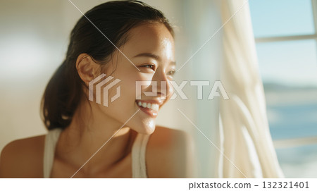 一位女士正在進行皮膚護理[美容廣告] 132321401