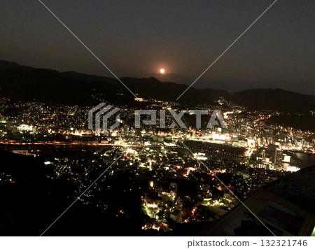 長崎的夜景與月亮 長崎的夜景與月亮 132321746