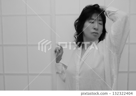 Depressed woman 132322404