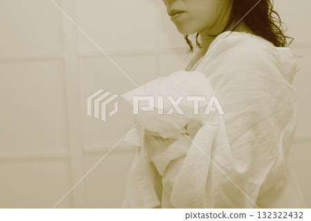 A woman with a white shirt 132322432