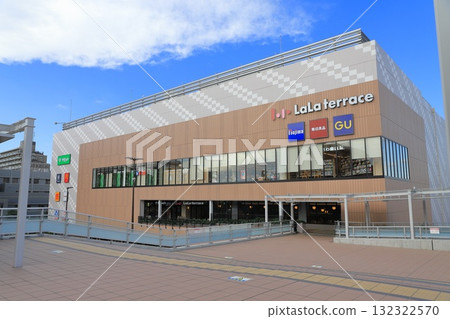 Lala Terrace Kita-Ayase, directly connected to the Tokyo Metro Chiyoda Line station 132322570