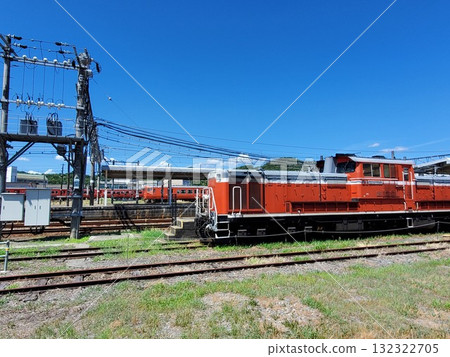 豐岡車站的柴油機車DD51貨運列車 132322705