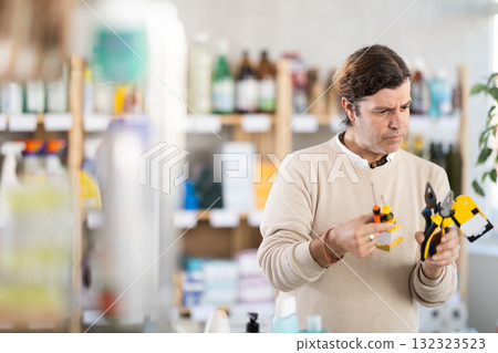 man holding repair tools in his hands 132323523