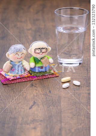 Elderly couple and medicine Elderly couple and medicine 132323790
