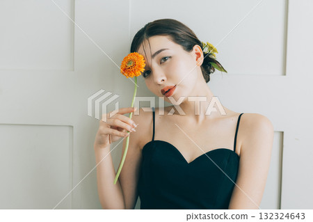 穿著黑色婚紗的女人 132324643