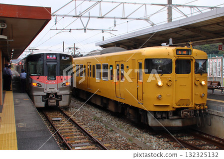 [JR-N] Ako Line Old and New Trains (227 Series and 115 Series) 132325132