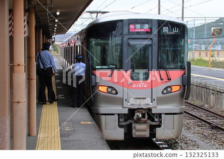 [JR-N] Ako Line 227 Series Train (Local: Okayama ⇔ Banshu Ako) 132325133
