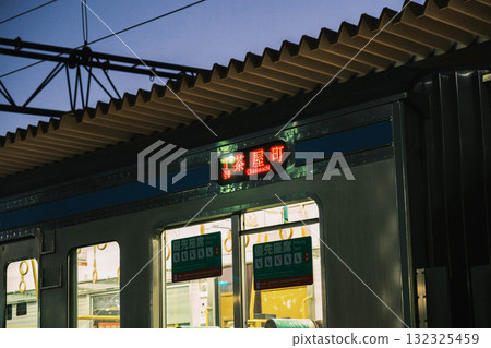 [Uno area, Okayama Prefecture] Trains stopping at stations at night 132325459