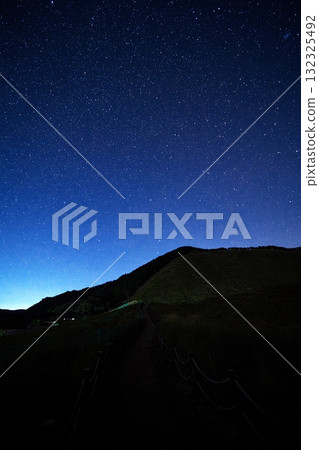 曾尼高原的紫芒－星空下的散步路 132325492