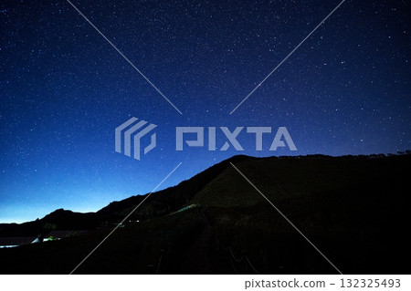 曾尼高原的紫芒-星空下的散步路 曾尼高原的紫芒-星空下的散步路 132325493