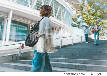 女生 女孩 女性 132325945