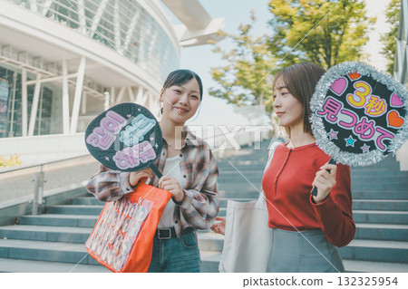 演唱會 直播 女生 132325954