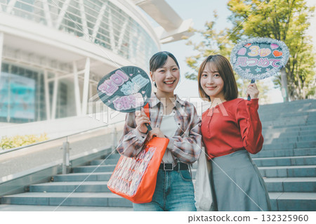 演唱會 直播 女生 132325960