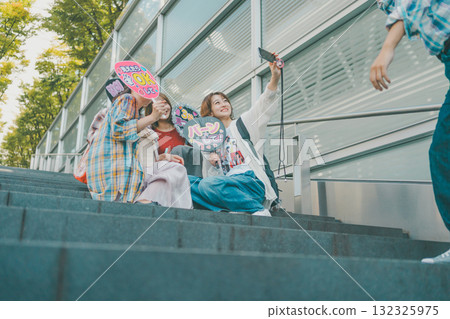 偶像 追星 女生 132325975