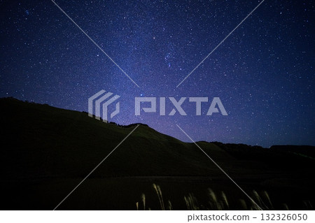 曾爾高原的薄草和大龜池 - 星空 132326050