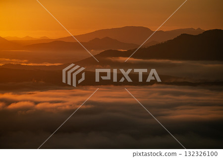 羊蹄山的日出和雲海 132326100