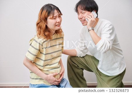 Anxious pregnant woman, phone call, maternity, childbirth Anxious pregnant woman, phone call, maternity, childbirth 132326873