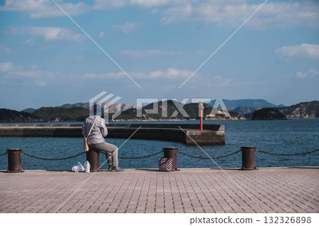 [Uno Port] People who enjoy fishing 132326898