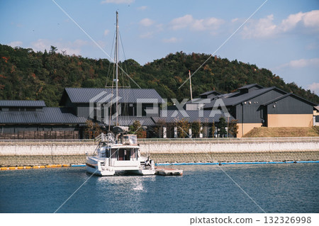 [Uno Port] Nostalgic scenery of a rural port town 132326998